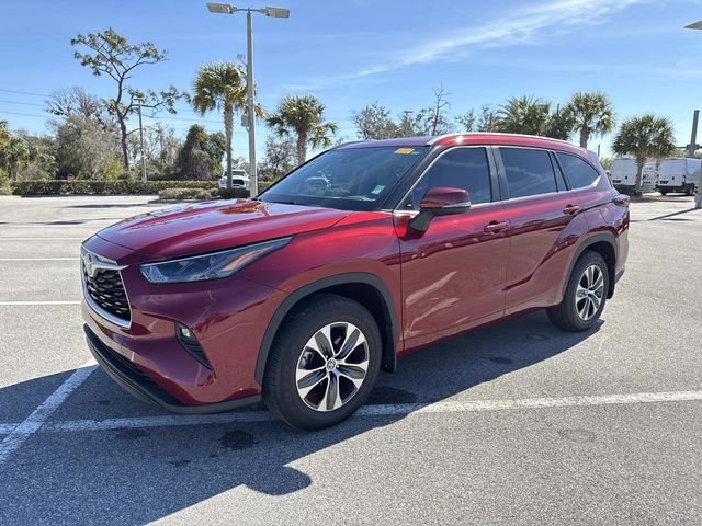 Used 2025 Toyota Highlander XLE image 7
