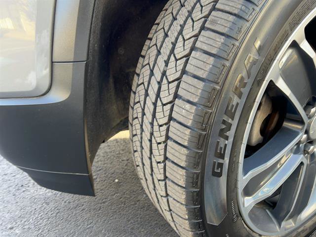 Used 2020 GMC Acadia SLT w/ Premium Package image 13