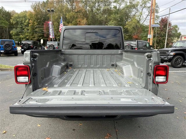 Used 2023 Jeep Gladiator Sport image 11