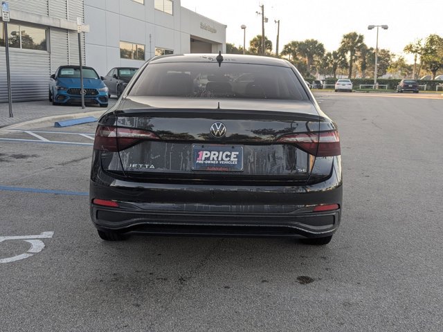 Used 2024 Volkswagen Jetta SE w/ Panoramic Sunroof Package image 7
