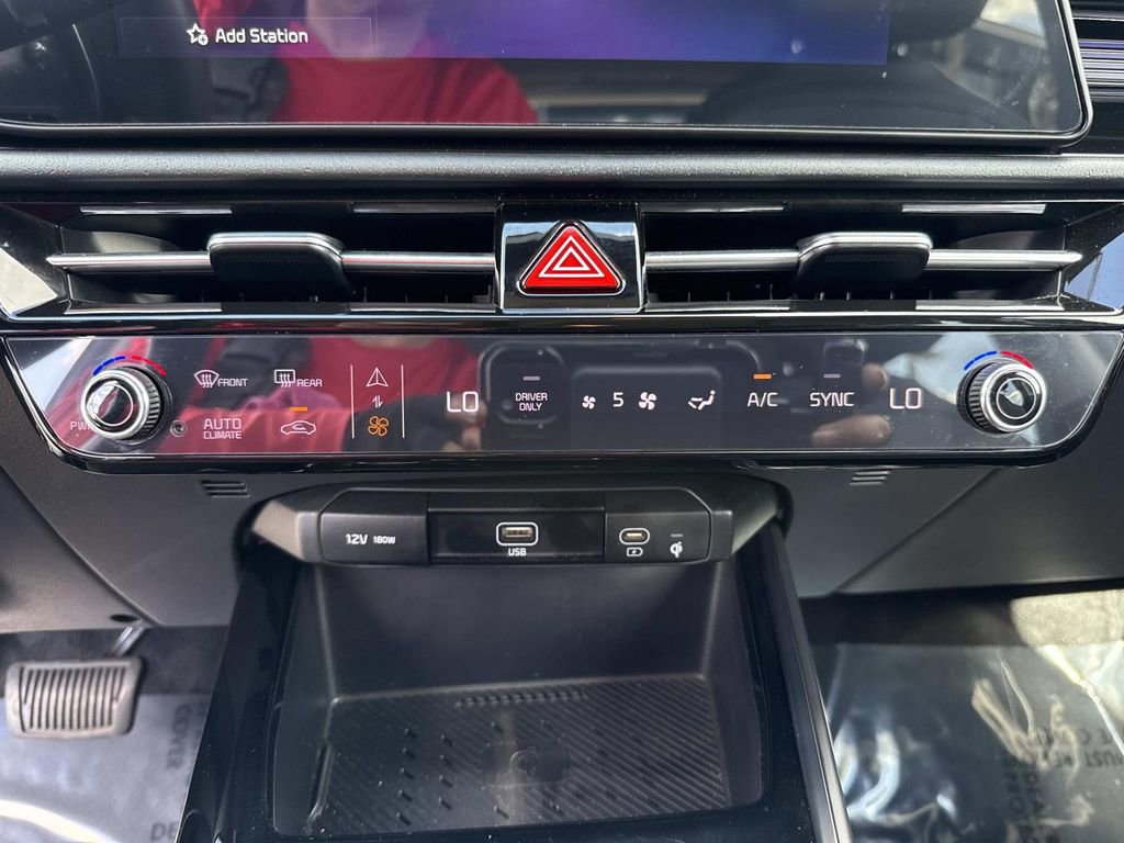 Used 2023 Kia Niro EX image 31