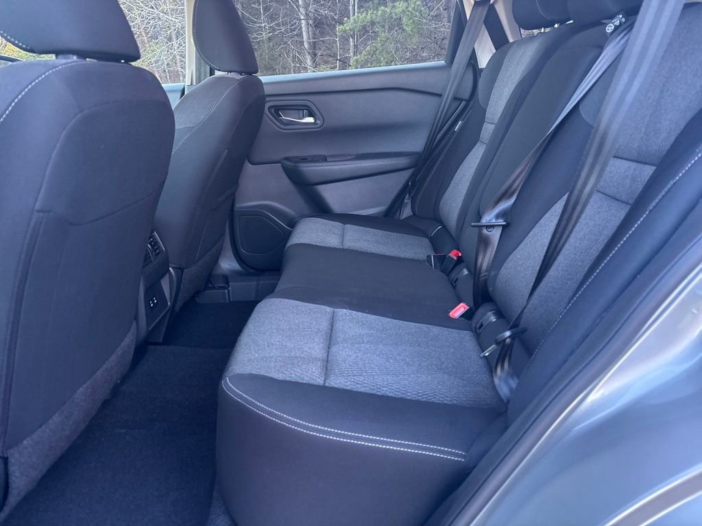 Used 2025 Nissan Rogue SV image 31