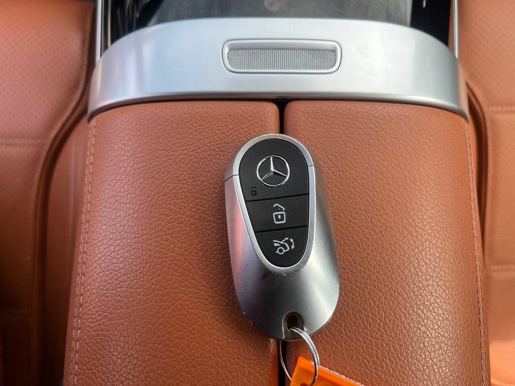 Used 2025 Mercedes-Benz C 300 4MATIC Sedan image 28