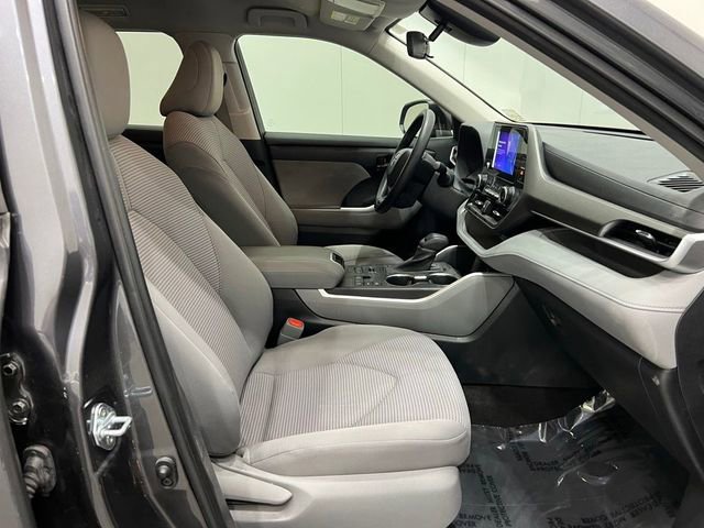 Used 2023 Toyota Highlander L AWD/4WD image 18