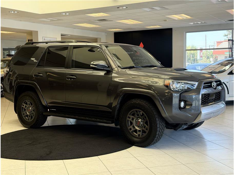 Used 2020 Toyota 4Runner TRD Off-Road Premium w/ Moonroof Package AWD/4WD image 3