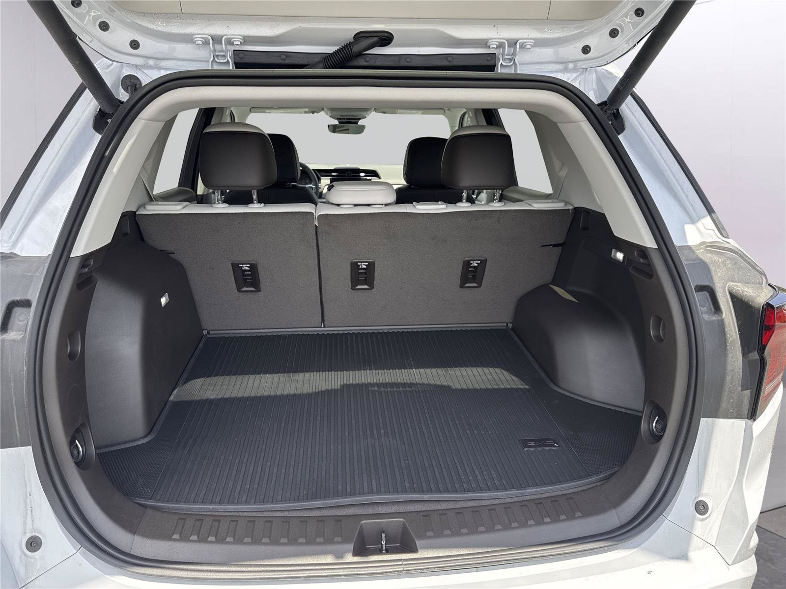 New 2026 GMC Terrain Denali w/ LPO, Floor Liner Package AWD/4WD image 31