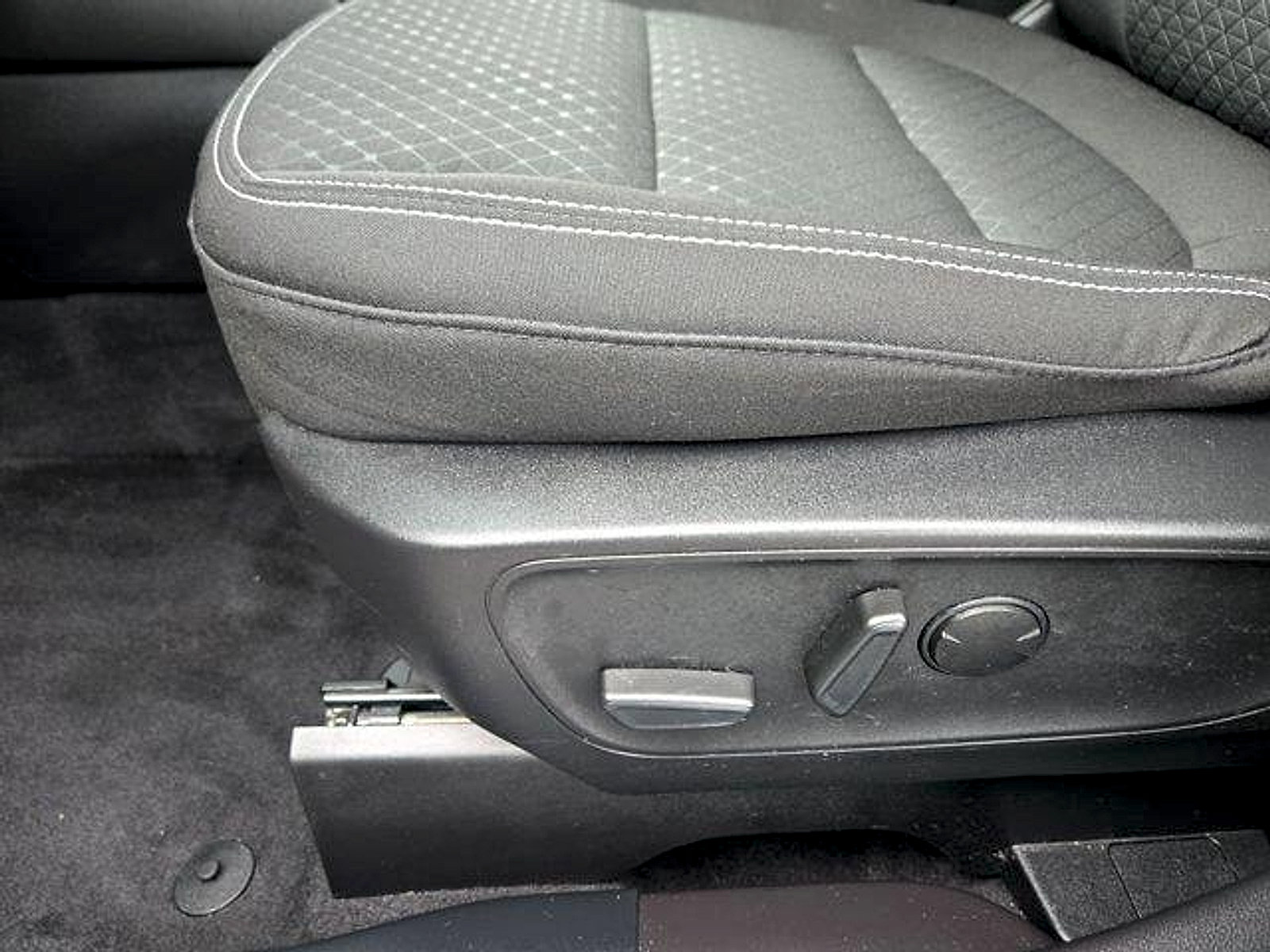 Certified 2023 Ford Escape Active AWD/4WD image 12