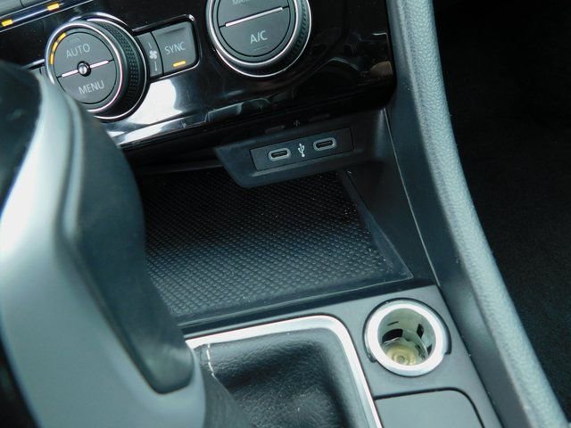 Used 2024 Volkswagen Jetta SE image 32