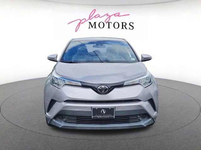 Used 2019 Toyota C-HR XLE FWD image 2