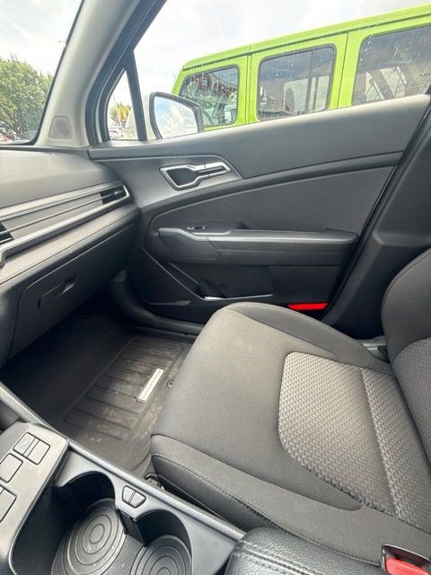 Used 2024 Kia Sportage LX AWD/4WD image 11