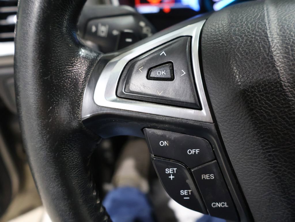 Used 2017 Ford Fusion SE image 32