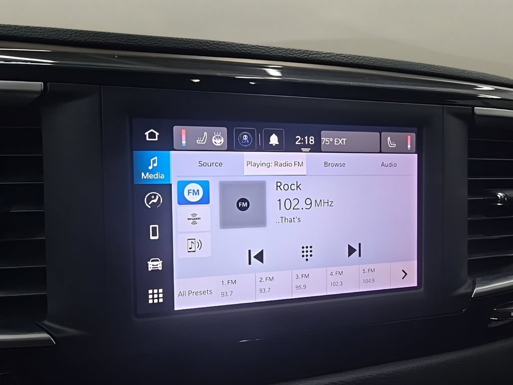 Used 2022 Chrysler Voyager LX FWD image 29