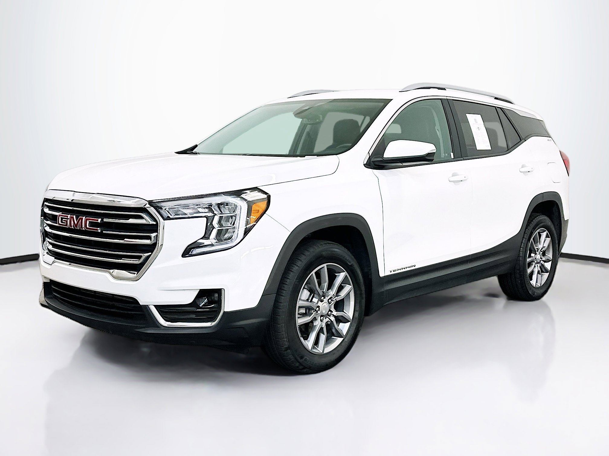 Used 2024 GMC Terrain SLT image 3