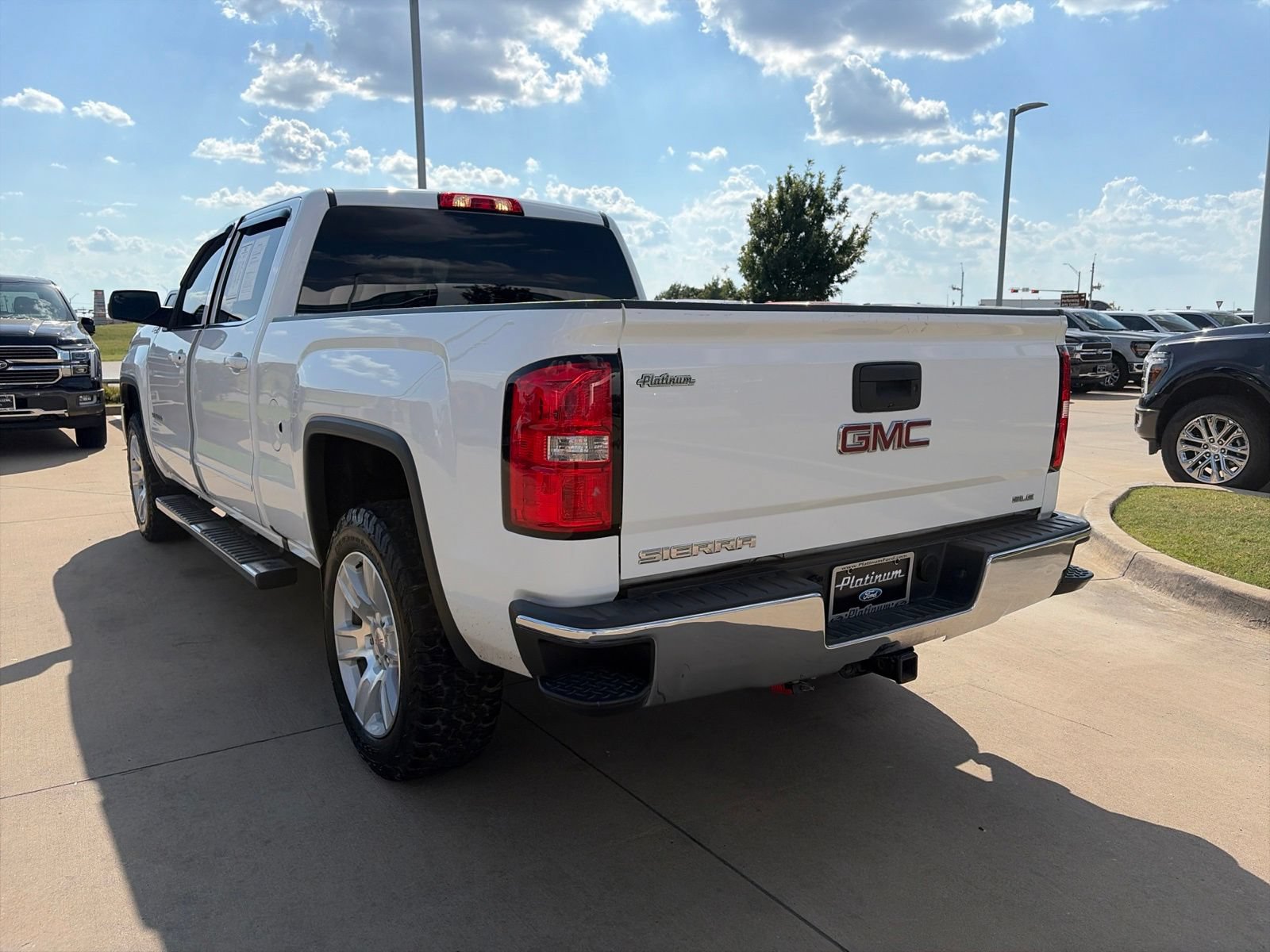 Used 2018 GMC Sierra 1500 SLE w/ SLE Value Package AWD/4WD image 3