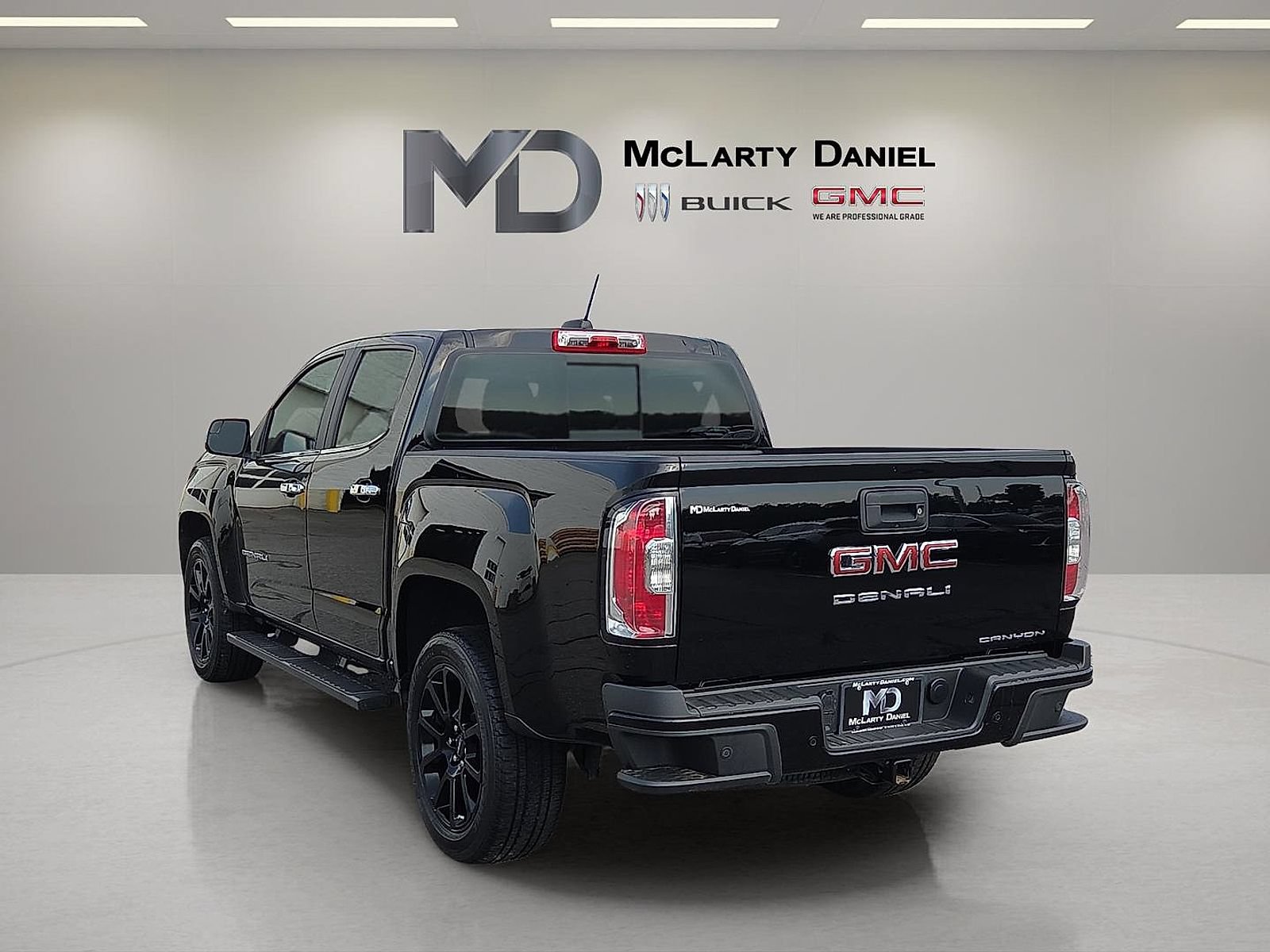 Used 2022 GMC Canyon Denali w/ Denali Black Edition Package AWD/4WD image 13