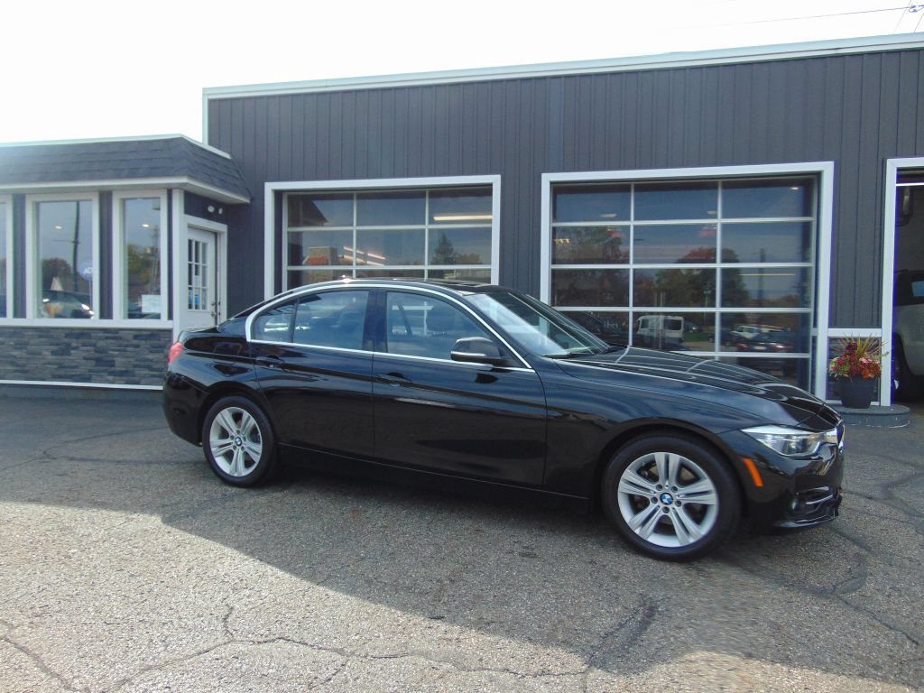 Used 2018 BMW 330i xDrive Sedan w/ Convenience Package AWD/4WD image 1