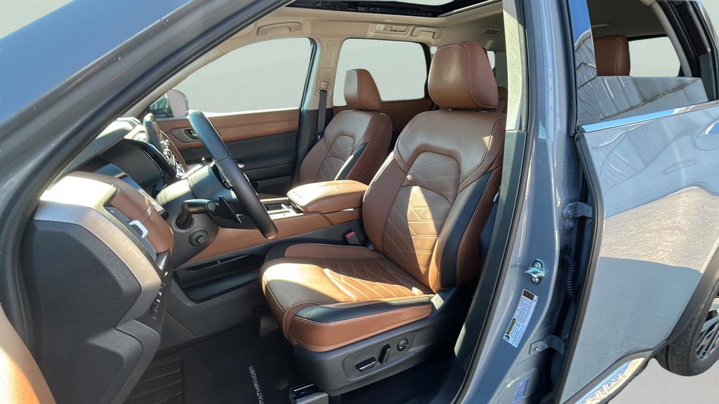 Used 2025 Nissan Pathfinder Platinum image 20