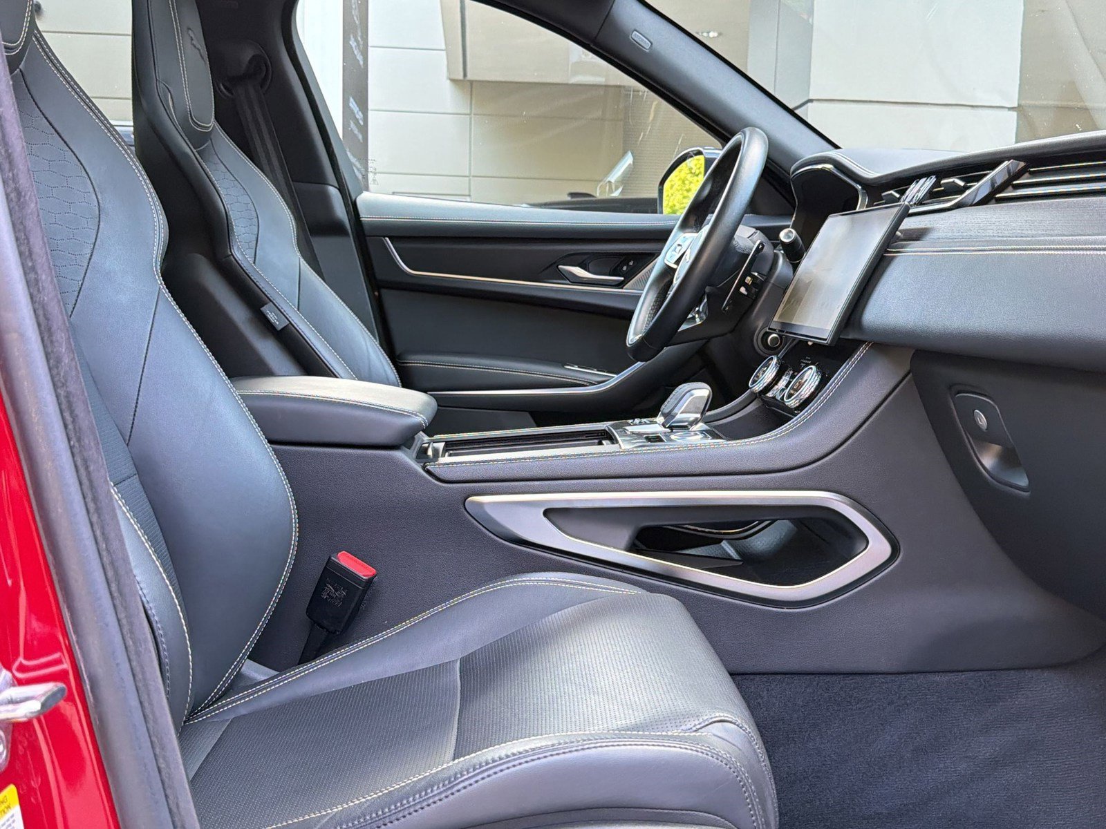 Used 2025 Jaguar F-PACE R-Dynamic S image 31