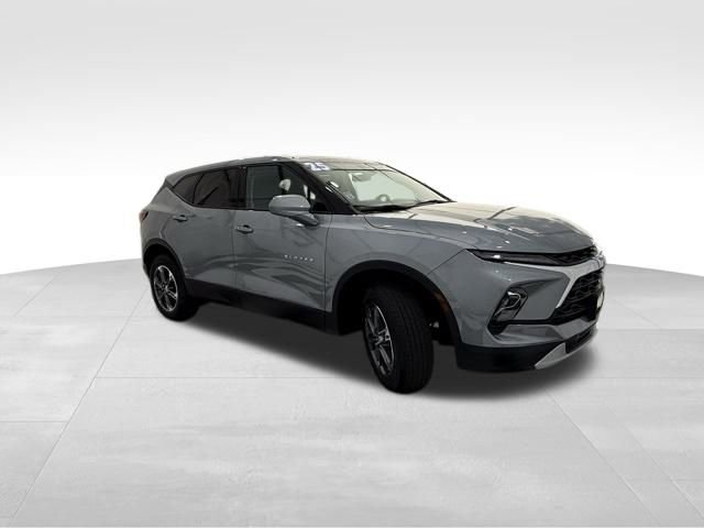 Used 2025 Chevrolet Blazer LT image 8