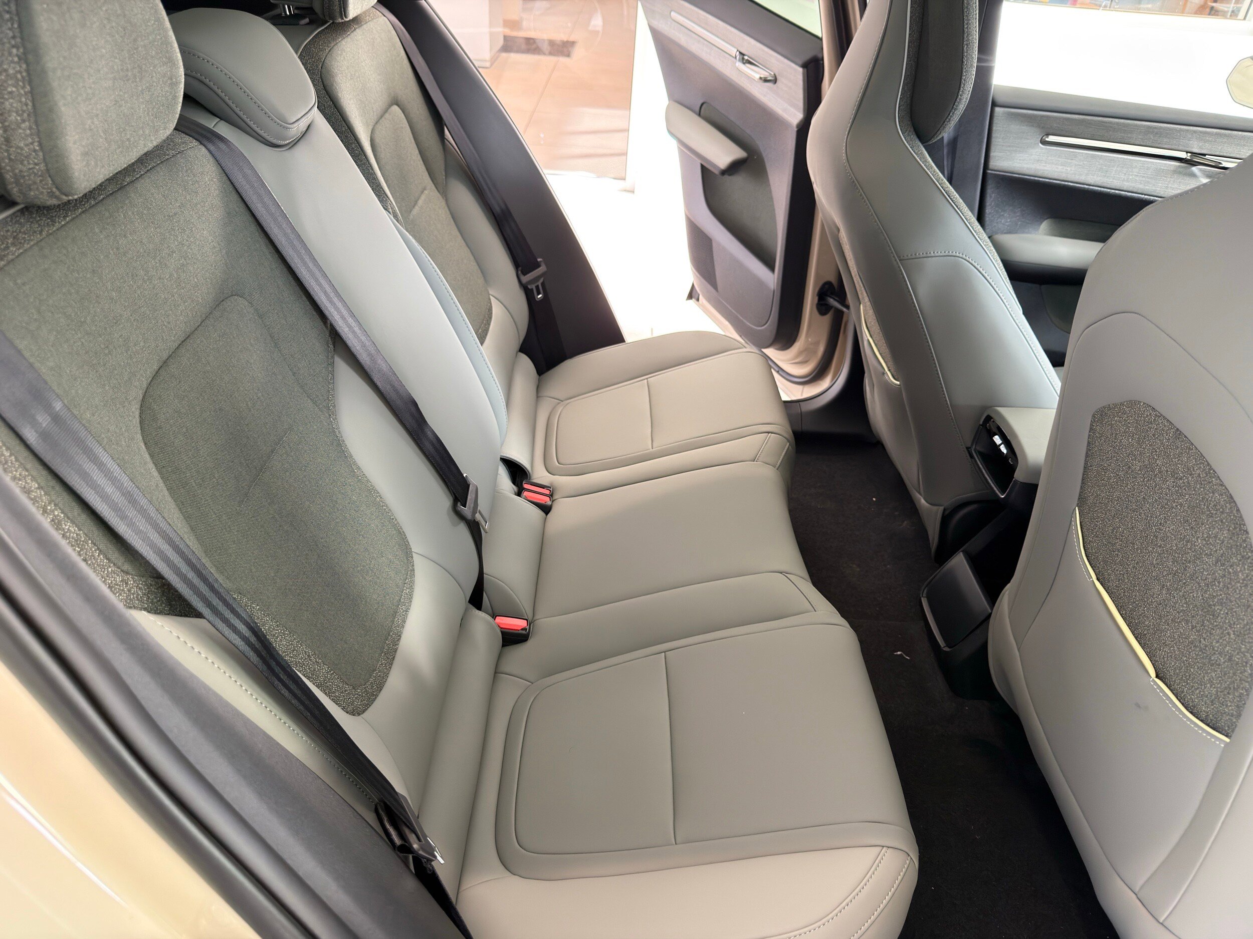 New 2026 Volvo EX30 Plus w/ Protection Package Premier AWD/4WD image 31