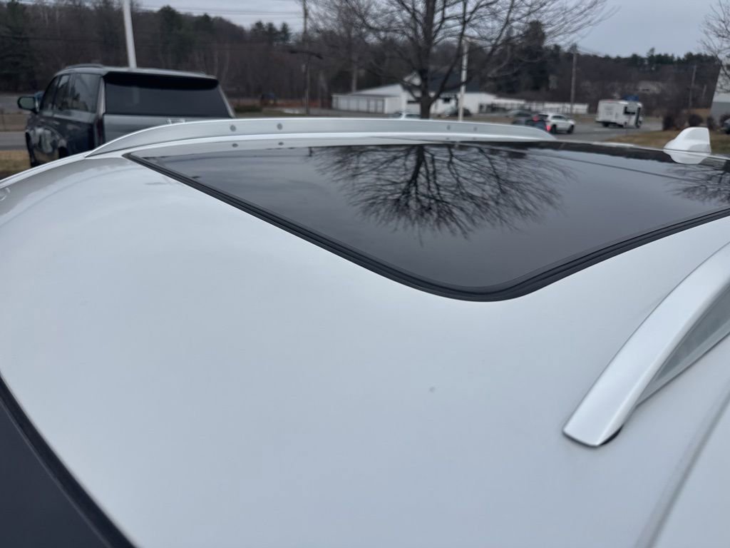 Certified 2024 Cadillac XT4 Luxury w/ Cold Weather Package image 13