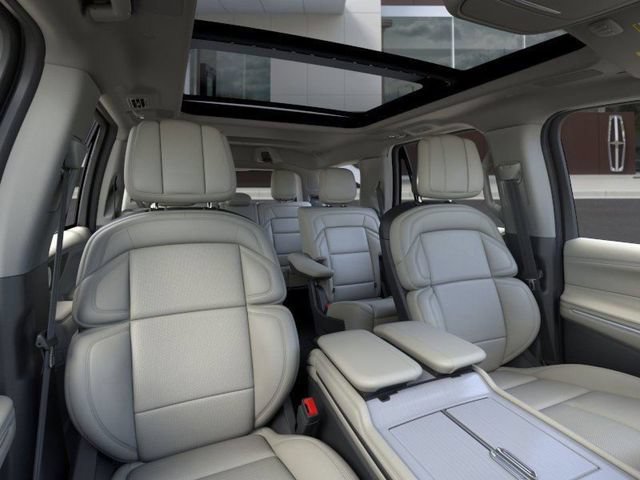 New 2026 Lincoln Navigator Reserve w/ Jet Appearance Package AWD/4WD image 10