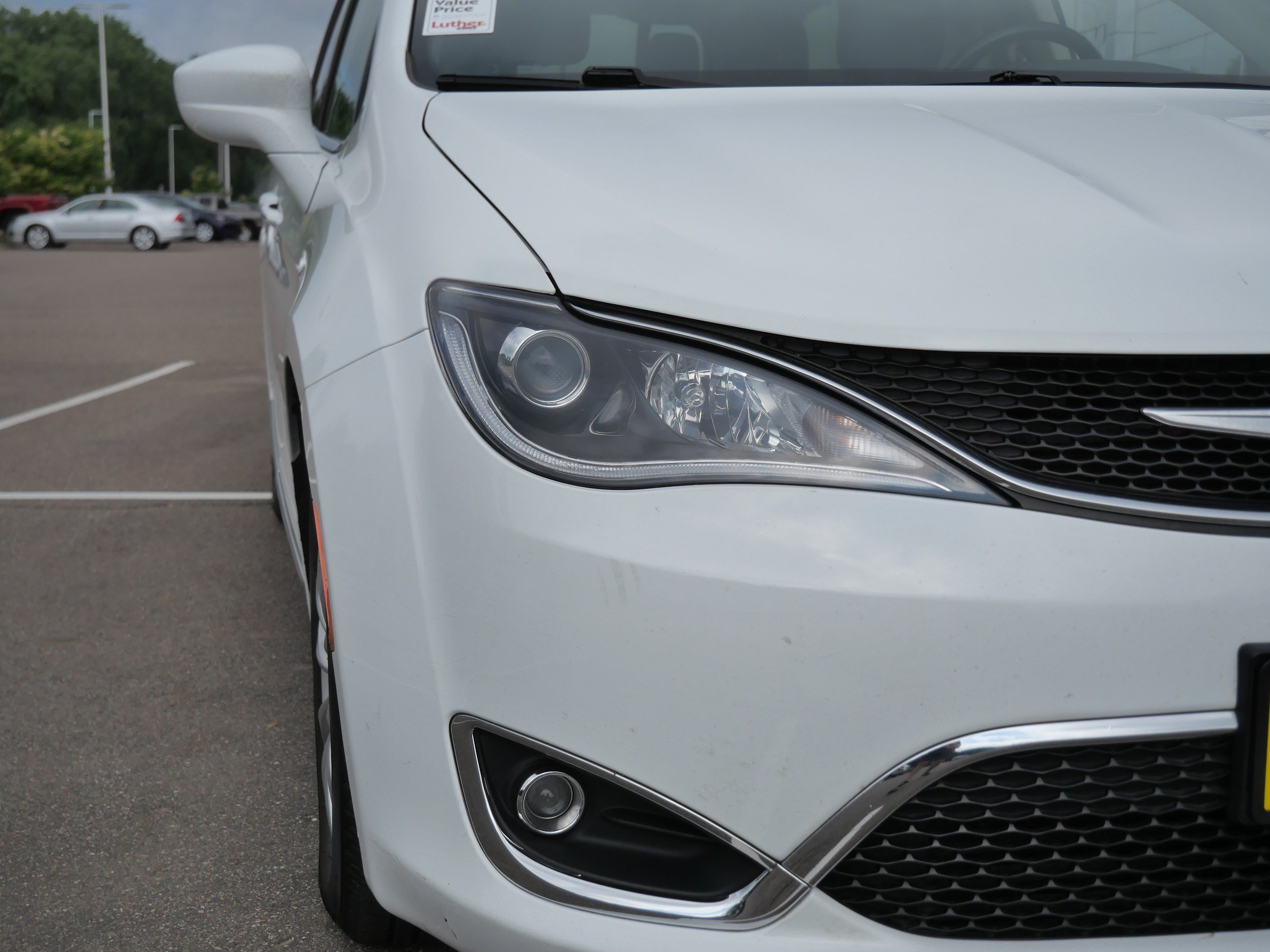 Used 2018 Chrysler Pacifica Touring-L Plus FWD image 16