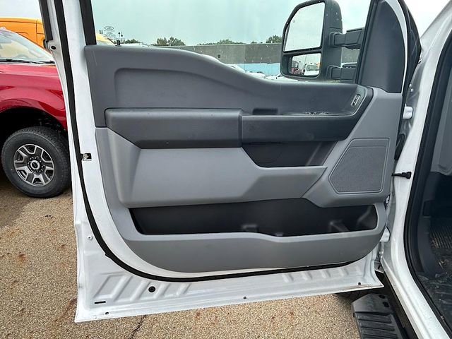 New 2025 Ford F350 XL w/ XL Chrome Package image 13