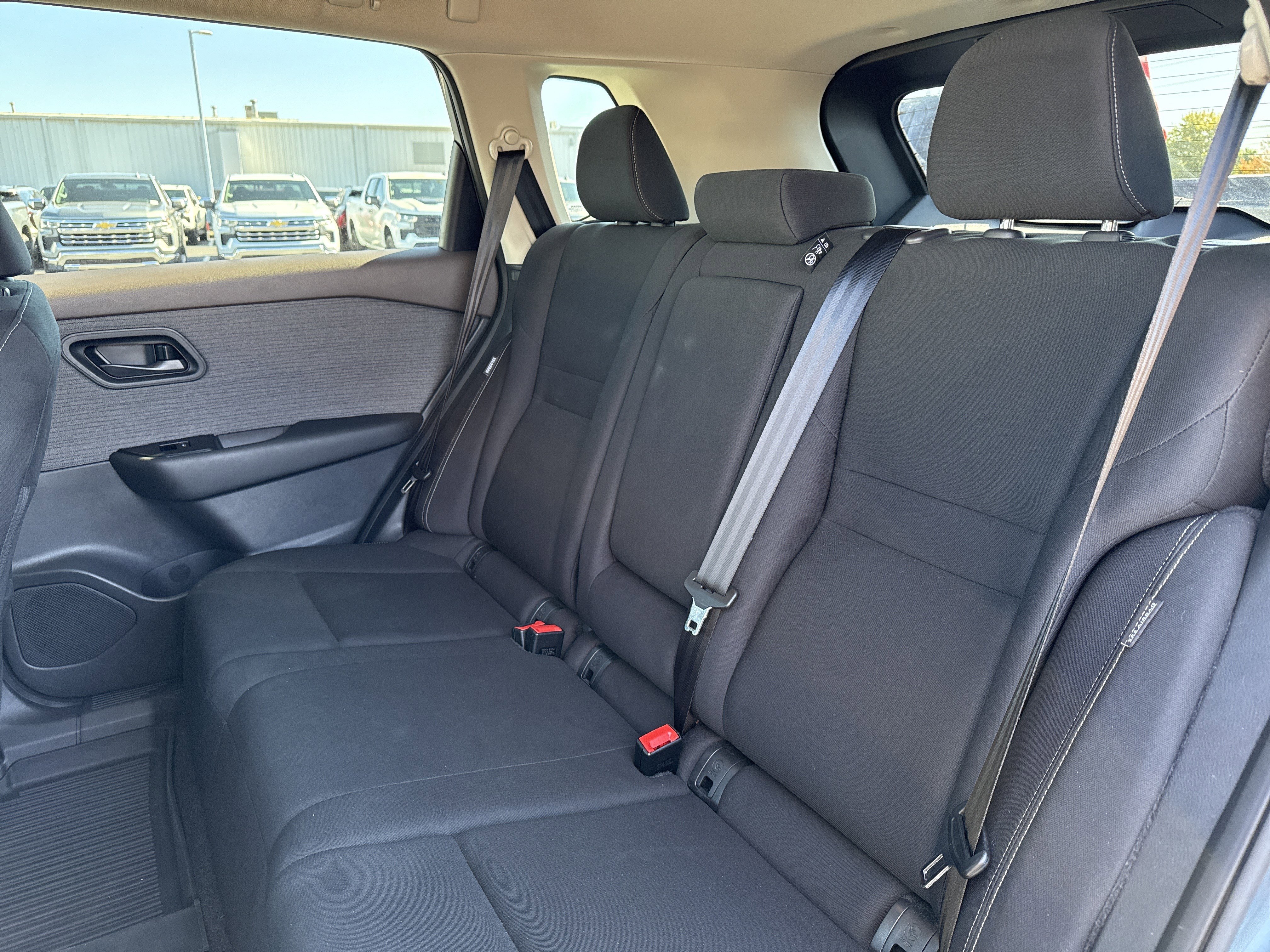 Used 2023 Nissan Rogue S image 29