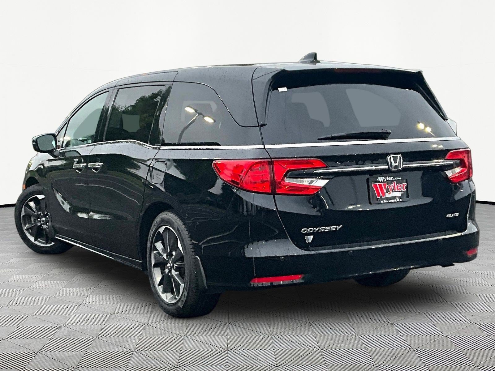 Used 2022 Honda Odyssey Elite image 4