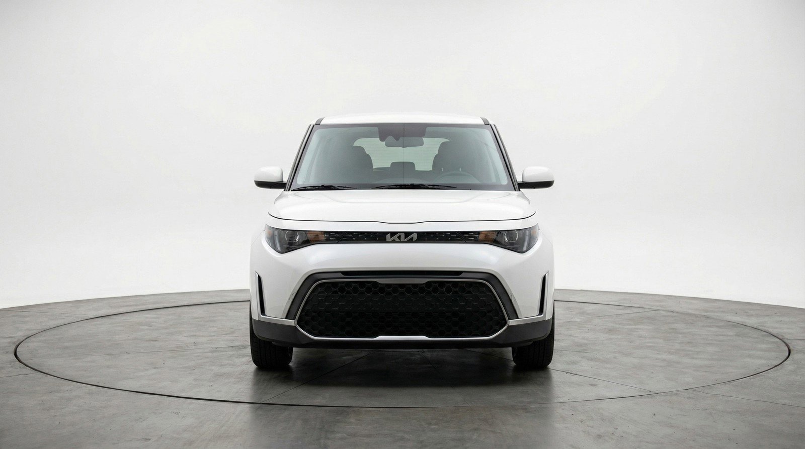 Used 2025 Kia Soul LX w/ LX Technology Package image 2