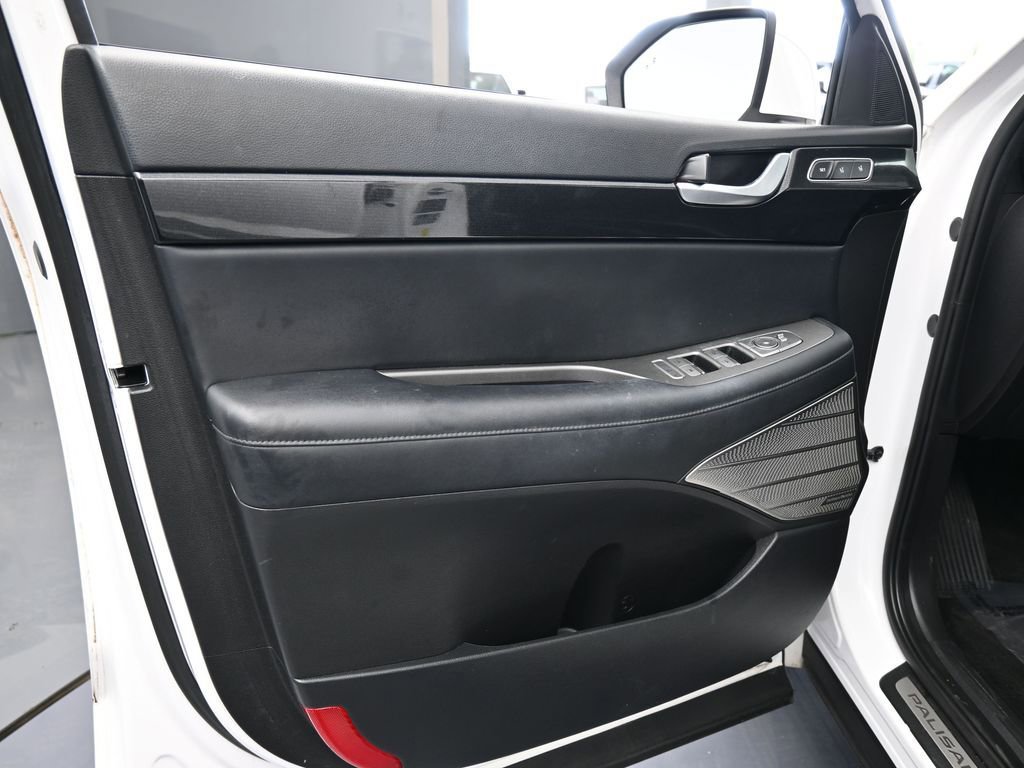 Used 2021 Hyundai Palisade Limited w/ Winter Package image 16