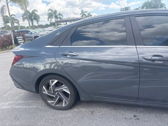 Used 2025 Hyundai Elantra SEL FWD image 5