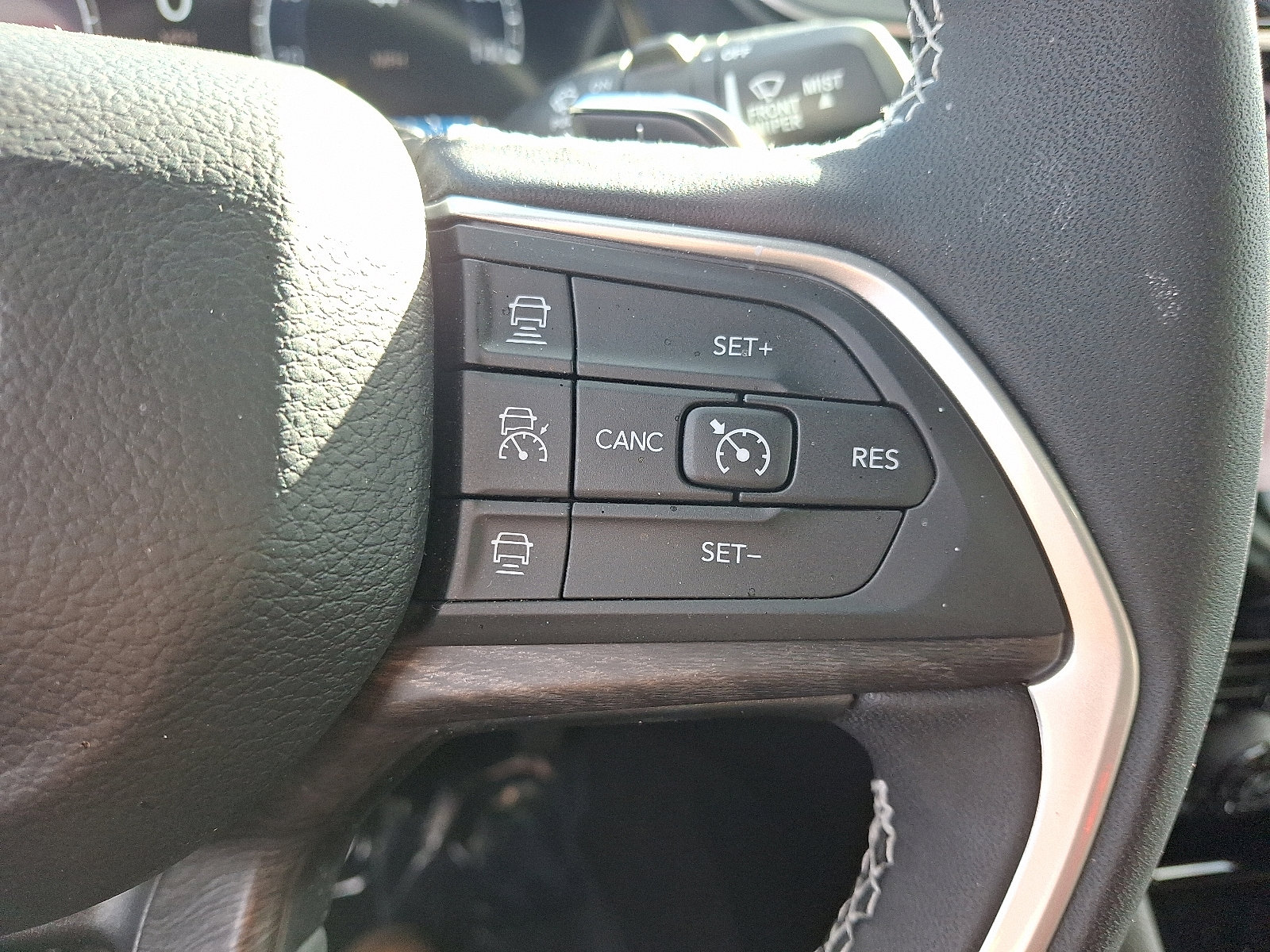 Used 2025 Jeep Grand Cherokee Limited w/ Trailer Tow Package image 23