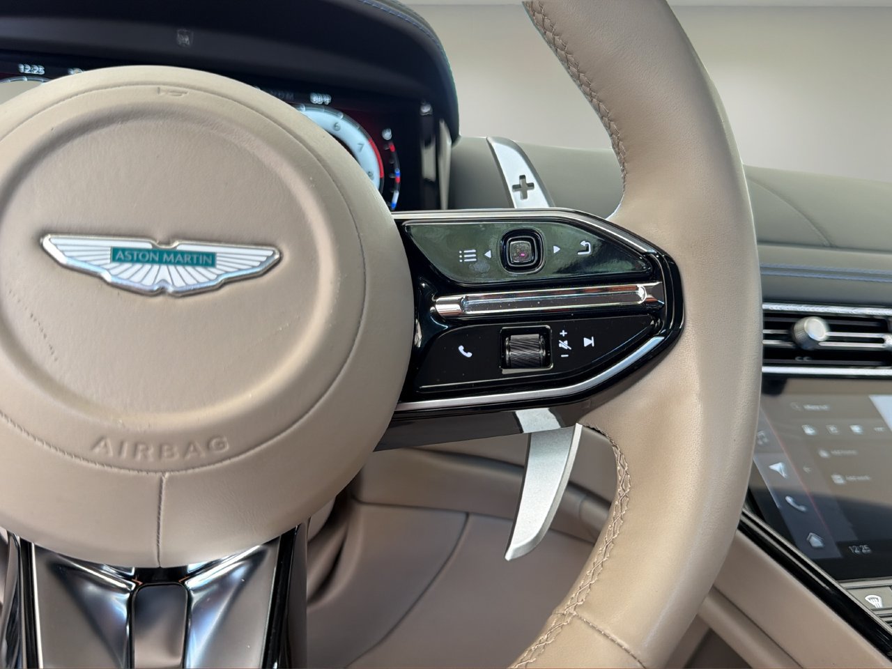 Used 2024 Aston Martin DB12 Coupe RWD image 30