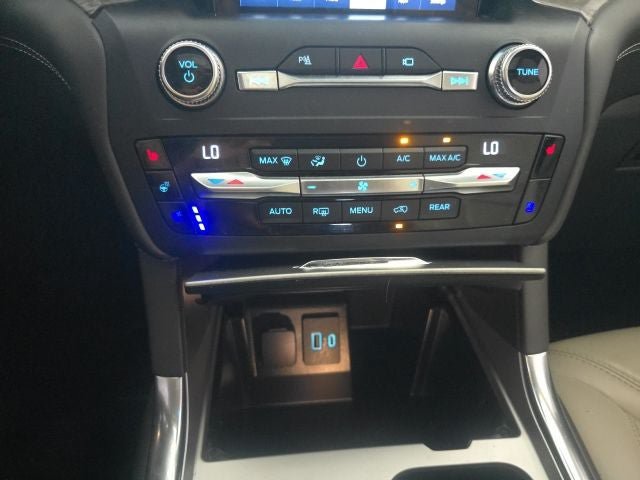 Used 2020 Ford Explorer Platinum w/ Premium Technology Package AWD/4WD image 24