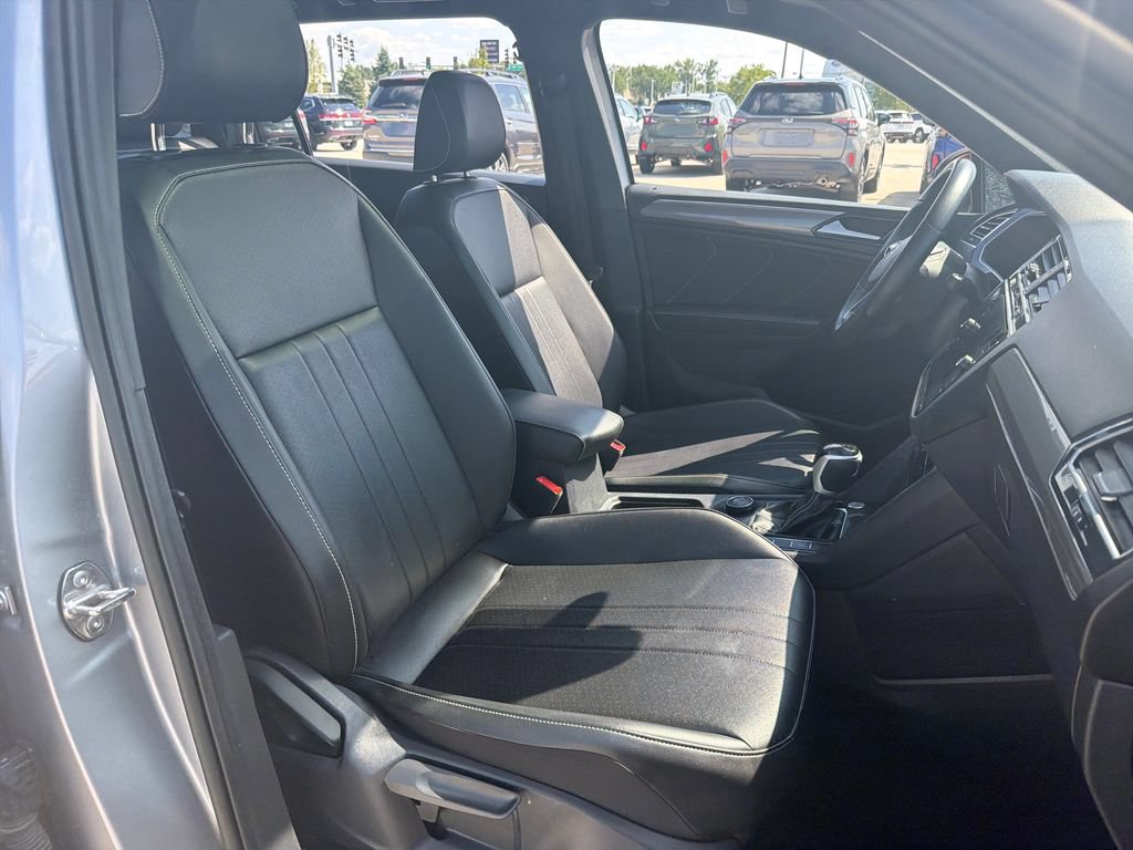 Certified 2024 Volkswagen Tiguan SE R-Line AWD/4WD image 26