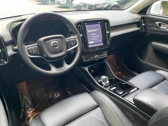 Certified 2024 Volvo XC40 B5 Plus w/ Protection Package Premier AWD/4WD image 17