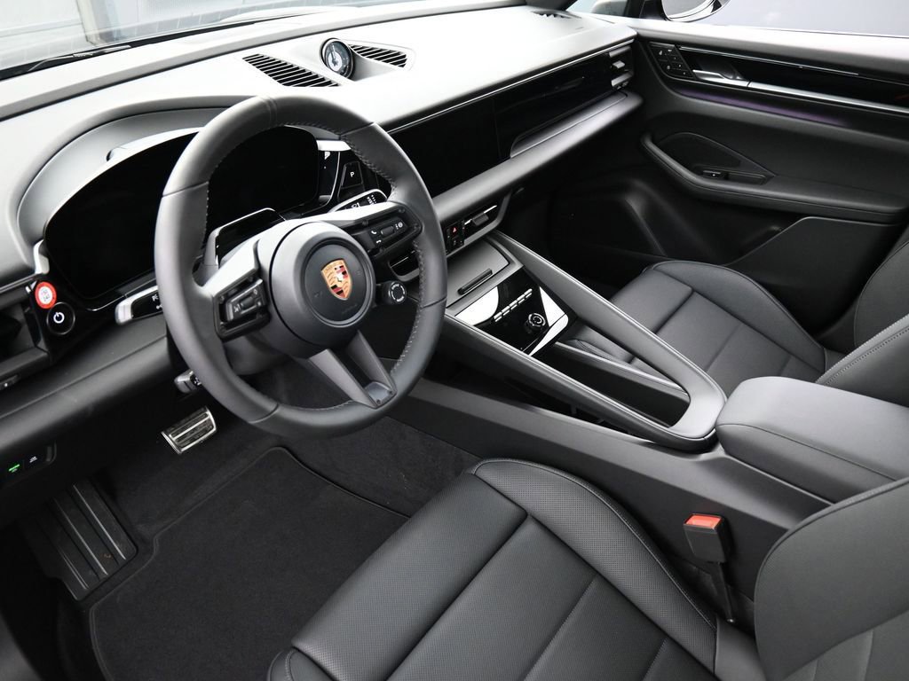 New 2026 Porsche Macan 4S Electric AWD/4WD image 4