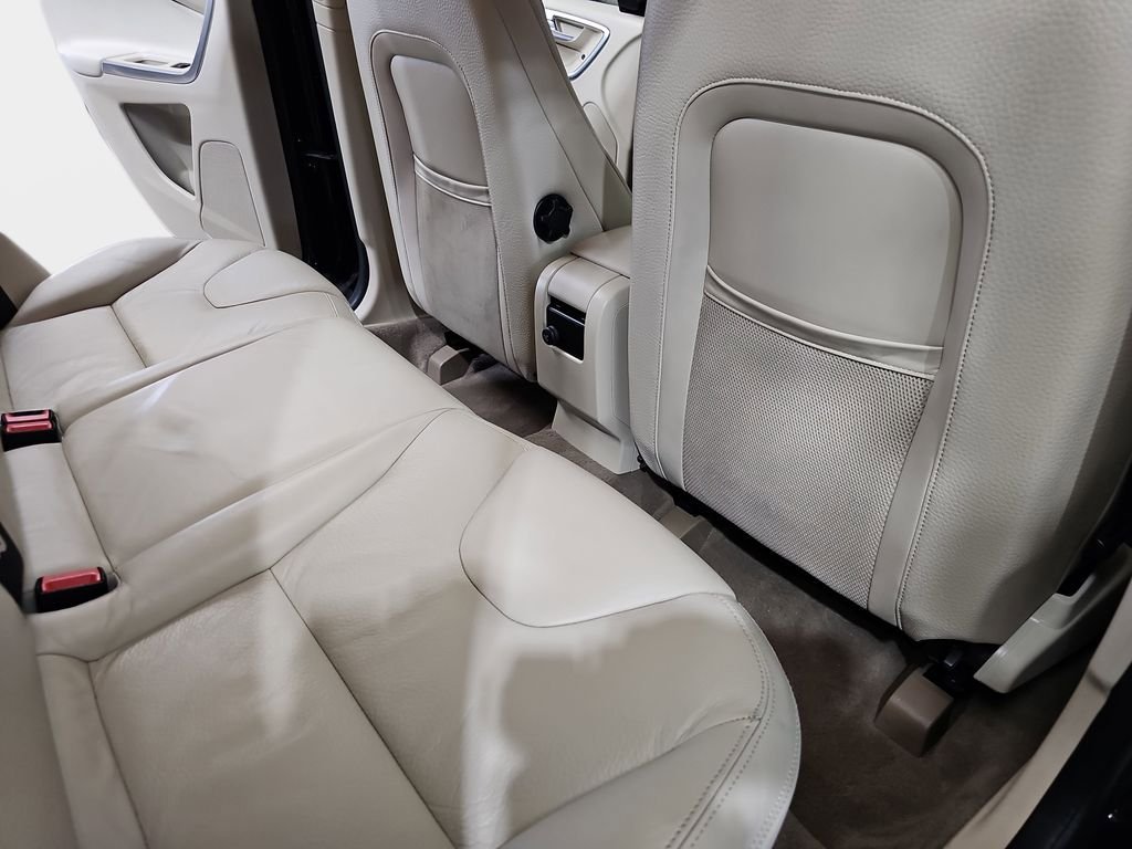 Used 2013 Volvo XC60 T6 AWD/4WD image 13