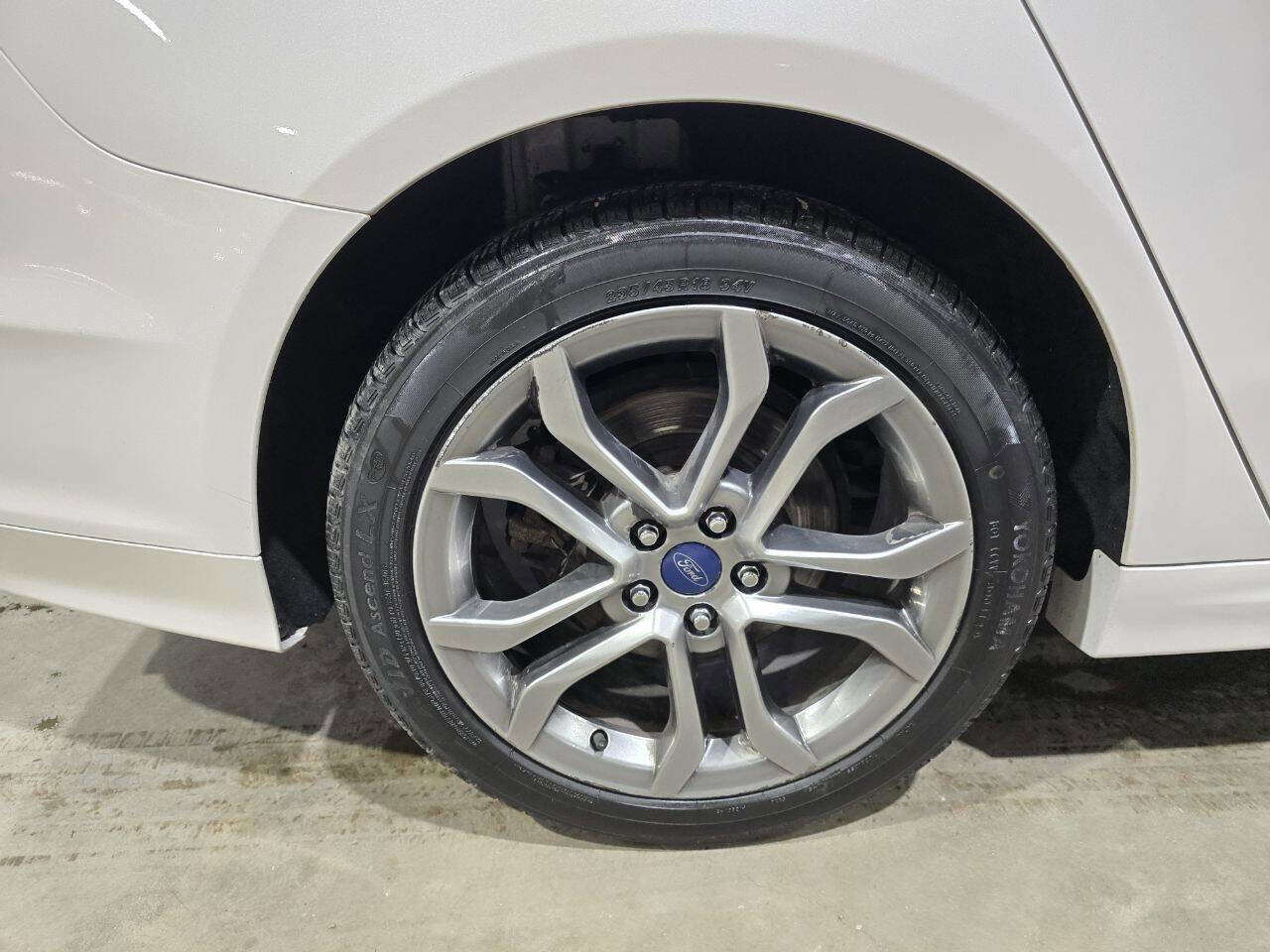 Used 2017 Ford Fusion SE w/ Equipment Group 201A image 23