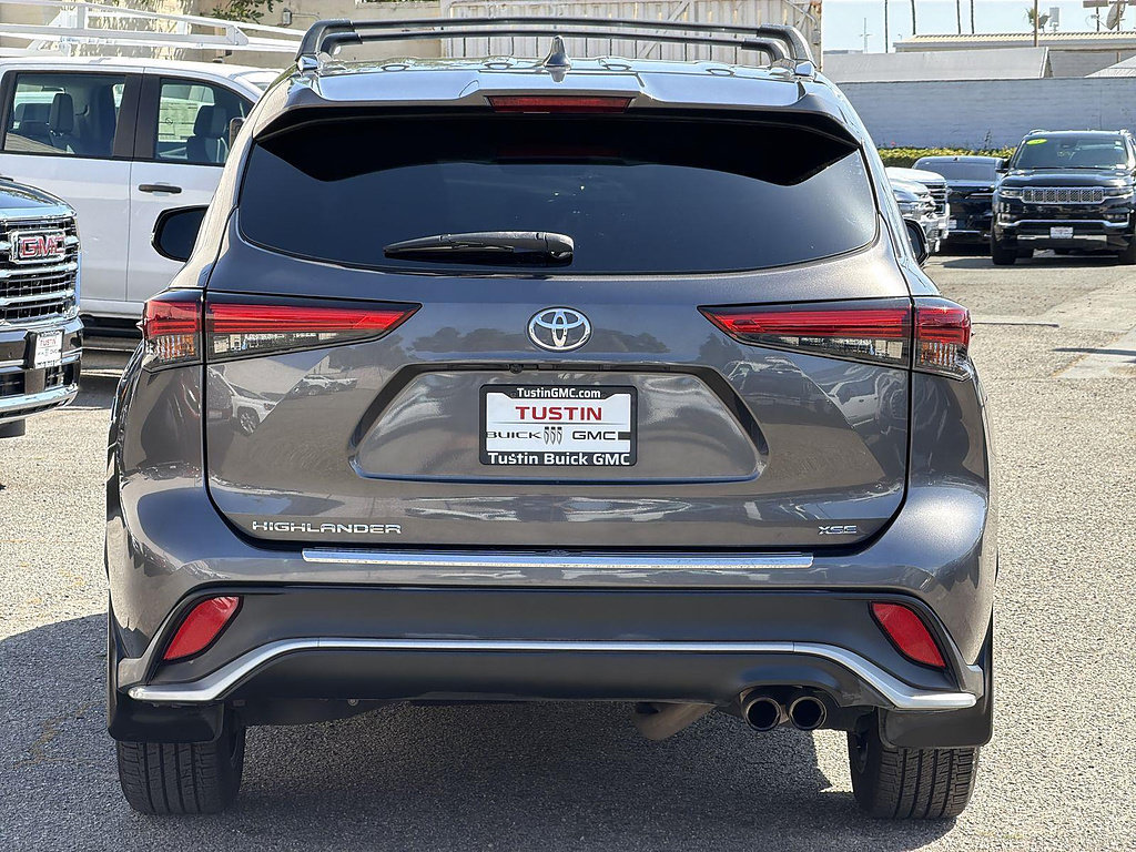 Used 2021 Toyota Highlander XSE FWD image 5