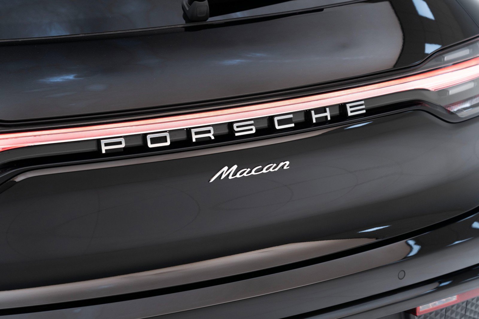 New 2025 Porsche Macan image 13