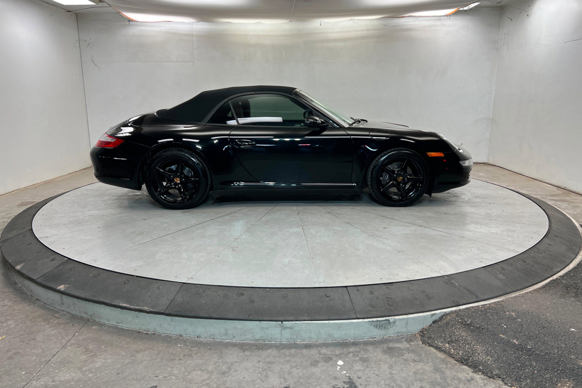 Used 2006 Porsche 911 Cabriolet image 6