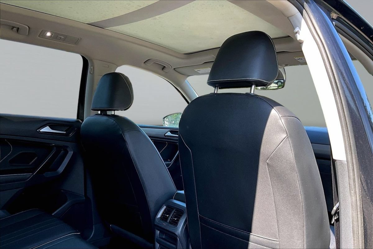Used 2023 Volkswagen Tiguan SE w/ Panoramic Sunroof Package AWD/4WD image 15