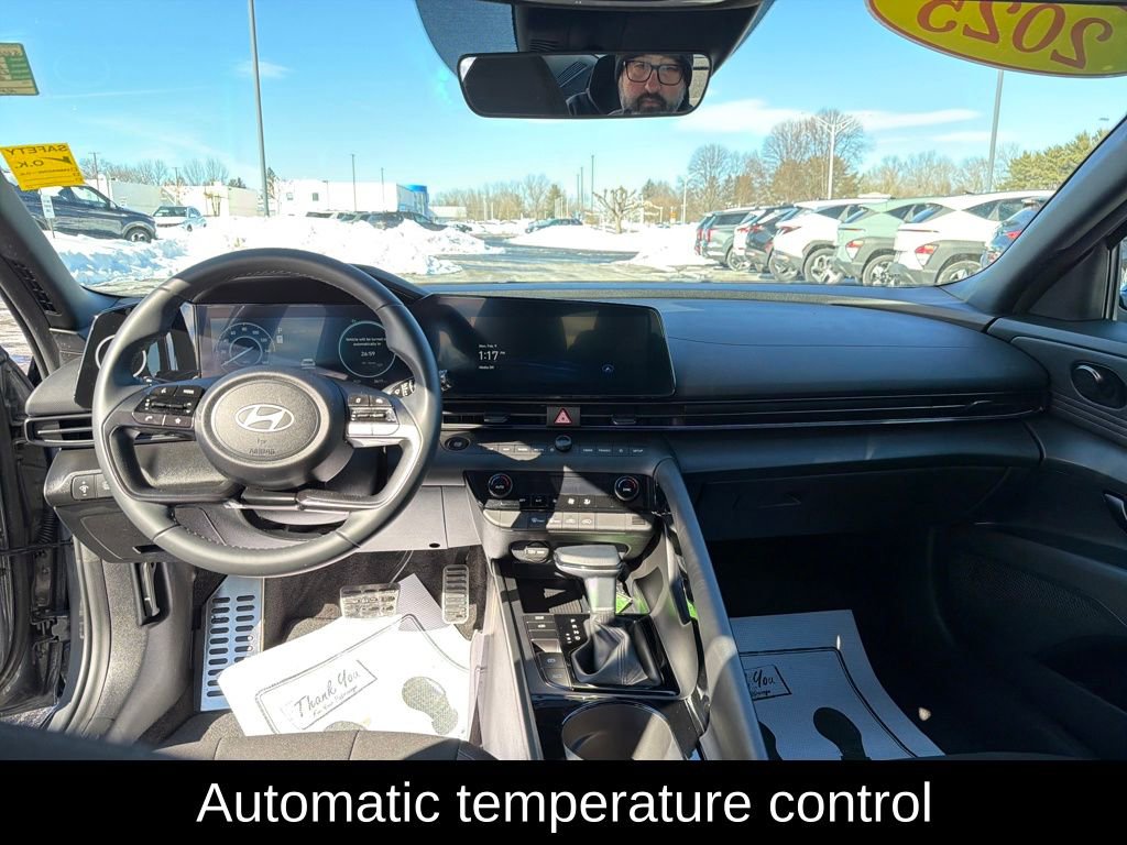 Certified 2025 Hyundai Elantra SEL image 15
