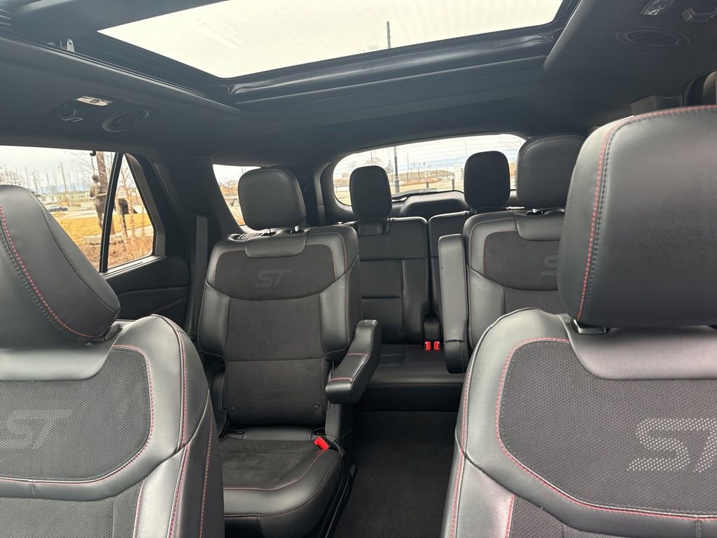 Used 2025 Ford Explorer ST image 15