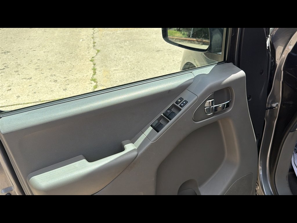 Used 2018 Nissan Frontier SV AWD/4WD image 7