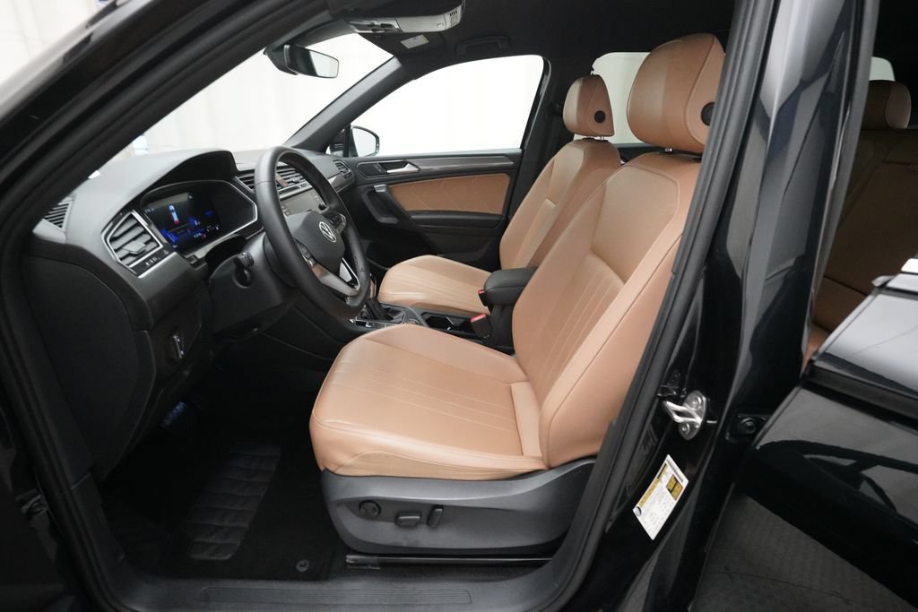 Used 2024 Volkswagen Tiguan SE AWD/4WD image 7