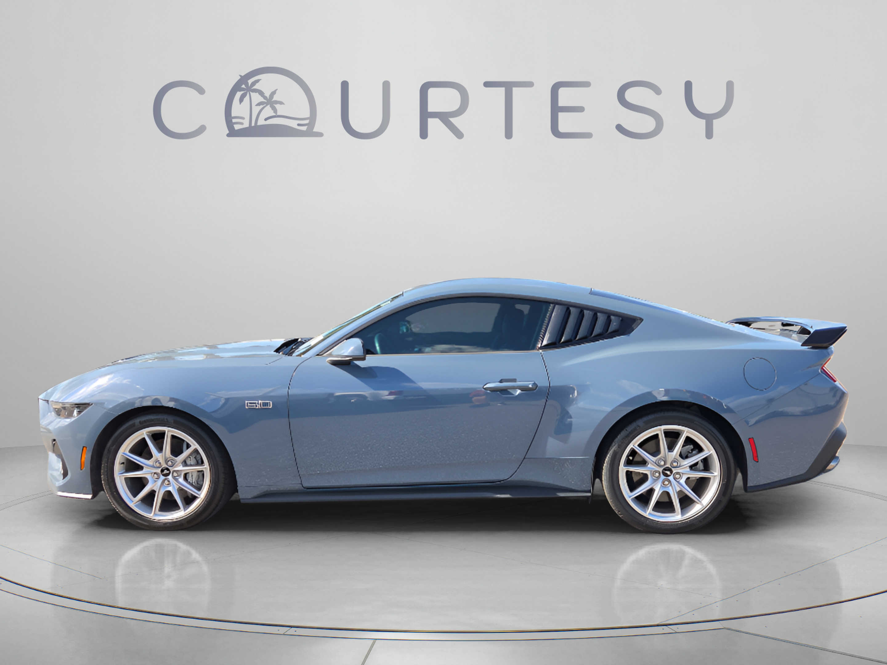 Used 2025 Ford Mustang GT Premium RWD image 2